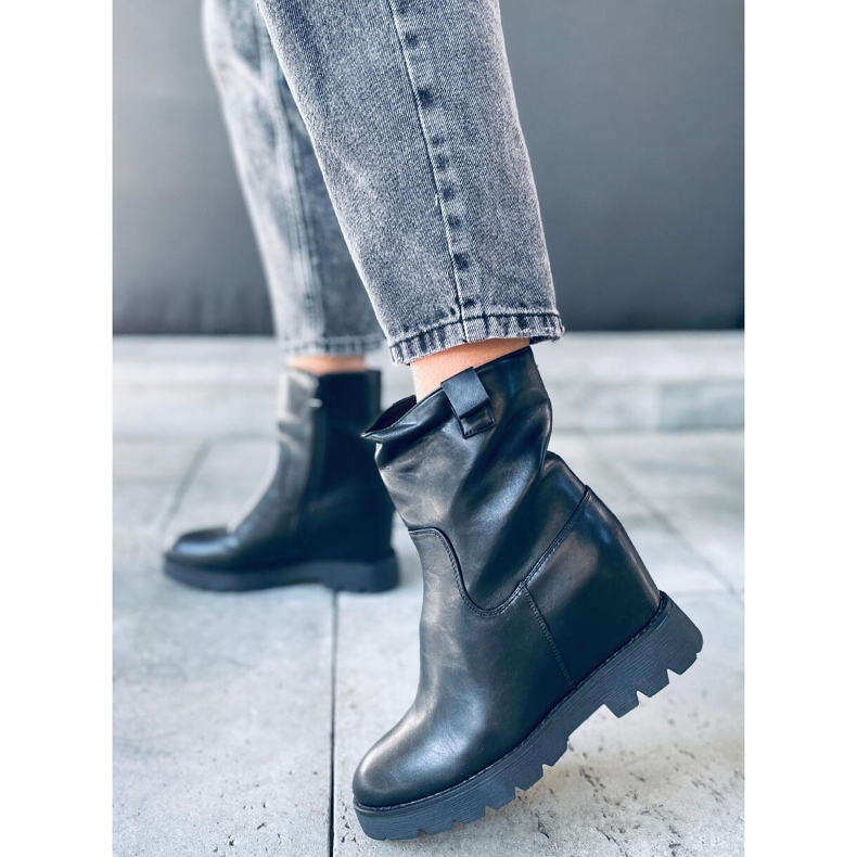 Bottes sur un coin caché Luanda Black le noir 2