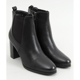 Bottes classiques à talons hauts par Elvira Black le noir 1