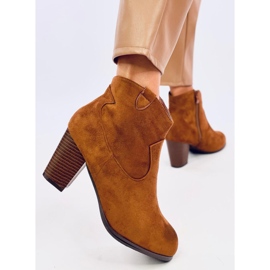 Défaire les santiags camel brun 4