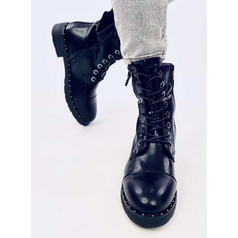 Bottes noires solitaires le noir 1