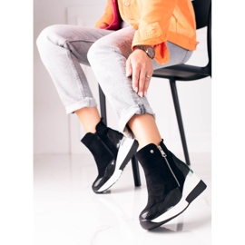 Bottes de sport noires pour femmes sur un coin blanc Shelovet le noir 2 Bottes de sport noires pour femmes sur un coin blanc Shelovet le noir 2