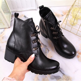 Bottes isolées Potocki noires sur un bloc le noir 1