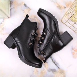 Bottes isolées Potocki noires sur un bloc le noir 4