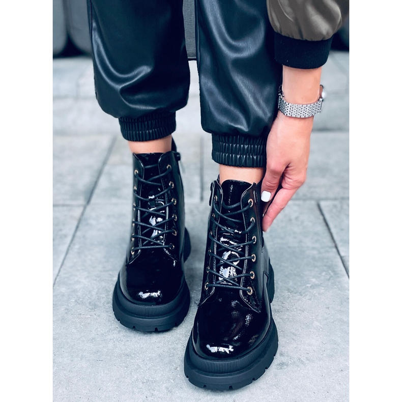 Bottines laquées à chaîne Jake Black le noir 1