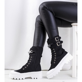 Baskets noires avec chaîne Taus 1