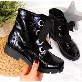 Bottes laquées noires isolées noires pour filles Kornecki Jr 6220 le noir 1