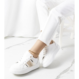 Baskets blanches sur la plateforme Goldsmi 1