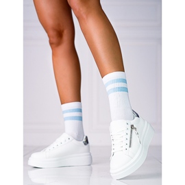 Baskets blanches pour femmes sur la plate-forme Shelovet avec une fermeture éclair décorative 2