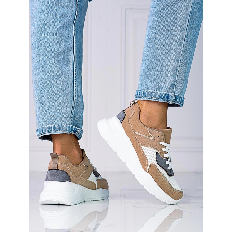 Baskets Shelovet confortables pour femmes sur une plate-forme beige épaisse brun 1