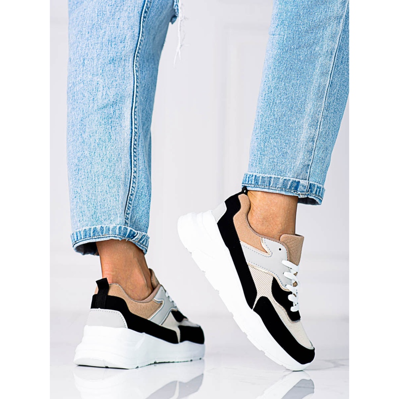 Baskets Shelovet confortables pour femmes sur une plate-forme épaisse noire et beige le noir 1