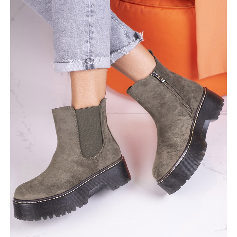 Bottines Chelsea vertes pour femmes sur la plateforme Shelovet en daim écologique 1