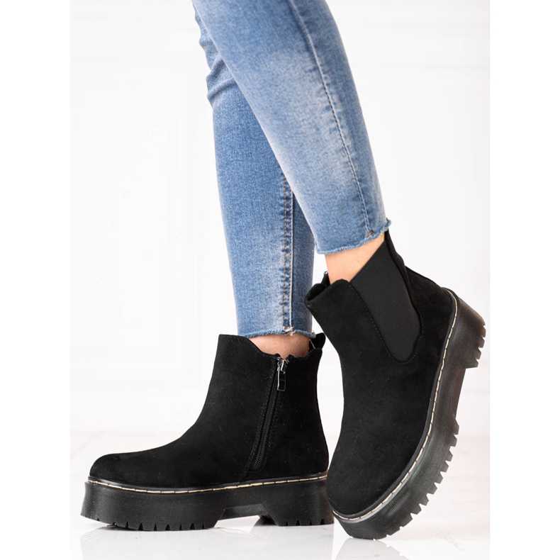Bottines Chelsea noires pour femmes sur la plateforme Shelovet en daim écologique 1