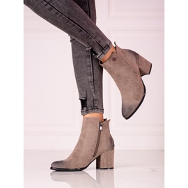 Bottes pour femmes Shelovet brunes avec une fermeture éclair décorative à l'arrière 1