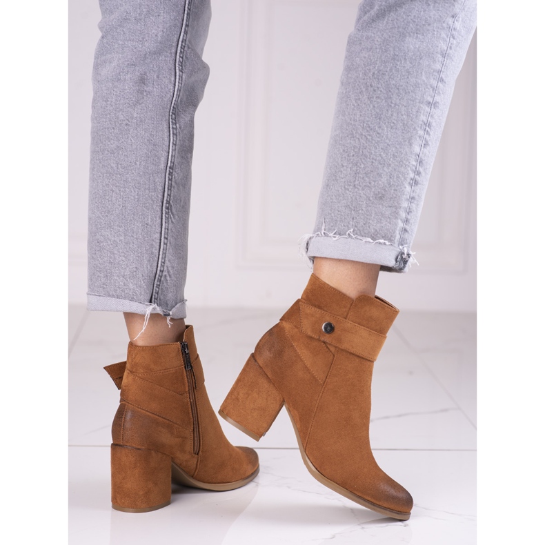 Bottes pour femmes marron sur le poteau en daim écologique Shelovet brun 1 Bottes pour femmes marron sur le poteau en daim écologique Shelovet brun 1