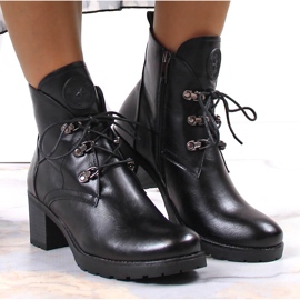 Bottes isolées Potocki noires sur un bloc le noir 7