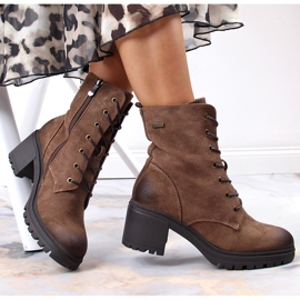 Bottes en daim Vinceza marron sur le poteau brun 1