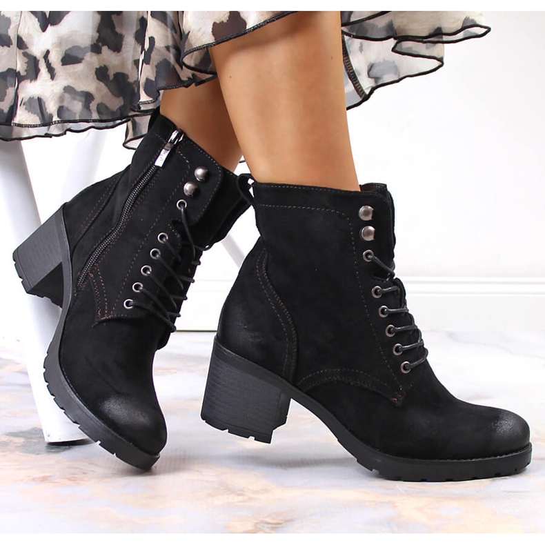 Bottes en daim isolées femme Potocki noires 1