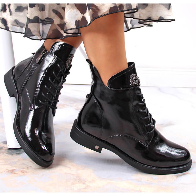 Bottes isolées laquées noires femme Potocki 1