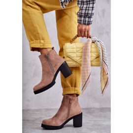 PG1 Bottes En Daim À Talons Hauts Avec Une Fermeture Éclair Beige Sevione 4