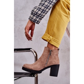 PG1 Bottes En Daim À Talons Hauts Avec Une Fermeture Éclair Beige Sevione 6