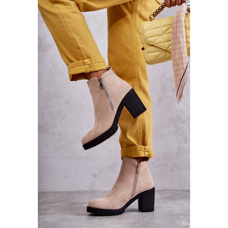 PG1 Bottes En Daim À Talons Hauts Avec Une Fermeture Éclair Beige Clair Sevione 2