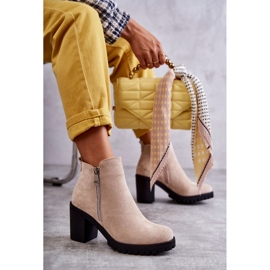 PG1 Bottes En Daim À Talons Hauts Avec Une Fermeture Éclair Beige Clair Sevione 4