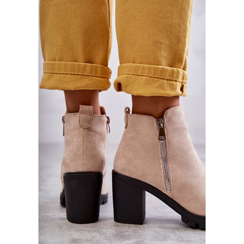 PG1 Bottes En Daim À Talons Hauts Avec Une Fermeture Éclair Beige Clair Sevione 1
