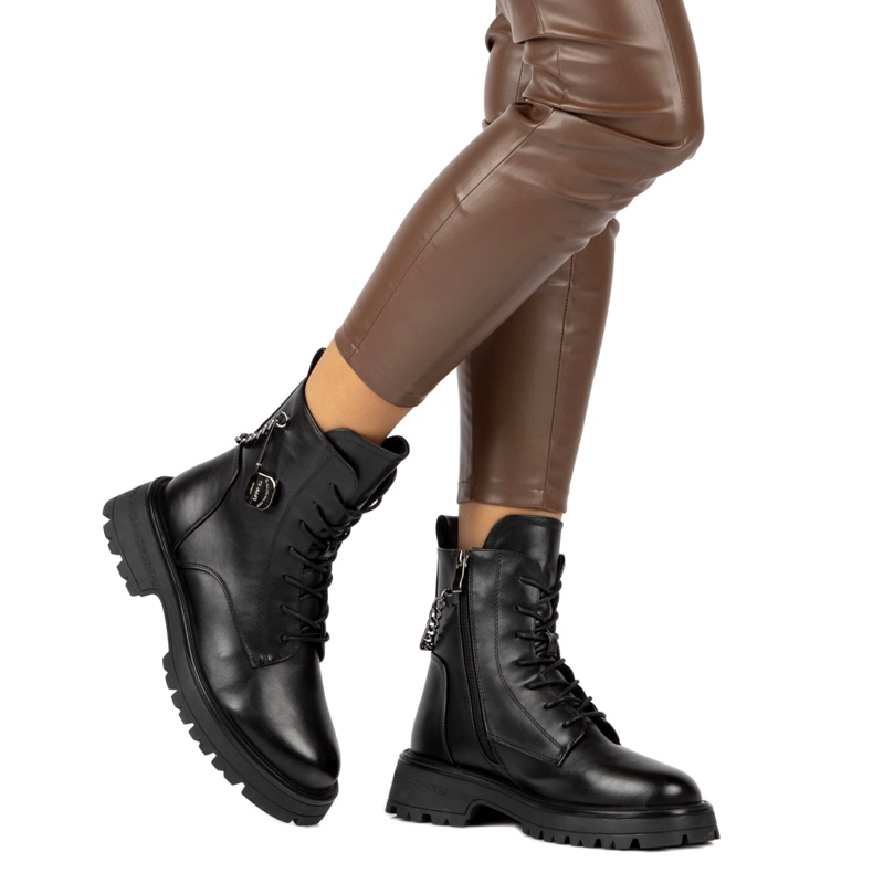 Bottes pour femmes avec une épingle de sécurité et Filippo DBT4059 Black Chain le noir 6