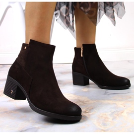 Bottes pour femmes sur le poteau en éco-daim marron Potocki brun 6