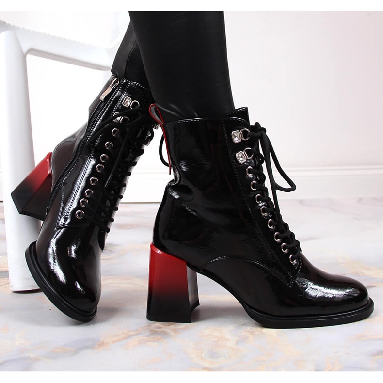 S.Barski Bottes noires isolées noires par S. Barski 1