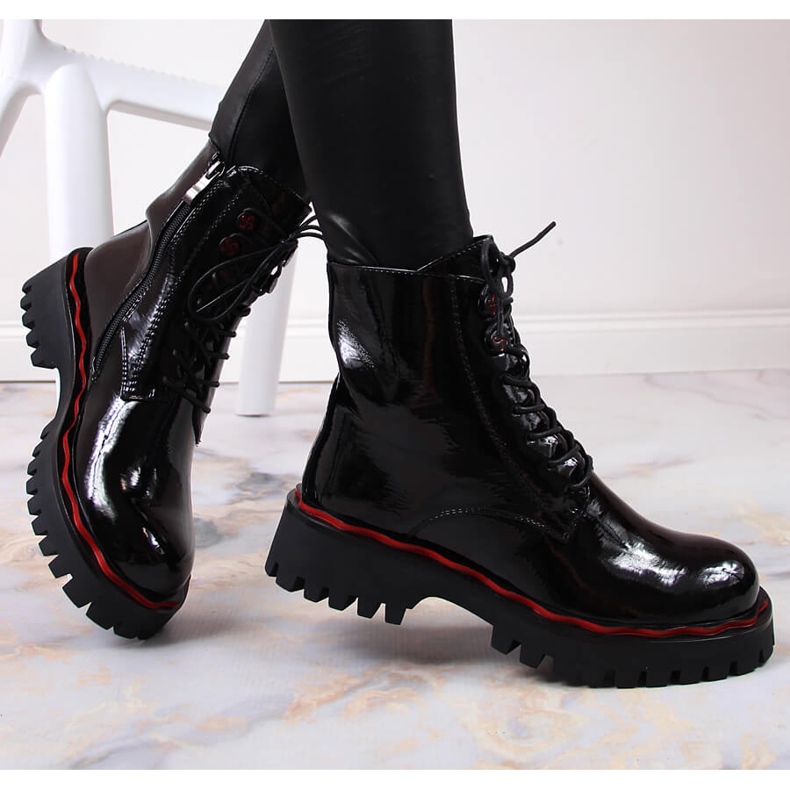 S.Barski Bottes isolantes en cuir verni noir par S. Barski 1