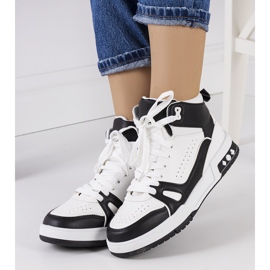 Baskets noires de Grandis blanc 2