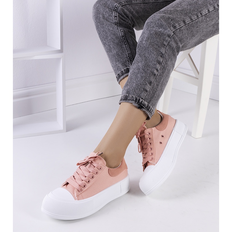 Baskets roses sur la plateforme Kilkenny 1