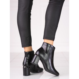 Bottes classiques pour femmes noires sur le poteau Shelovet 1