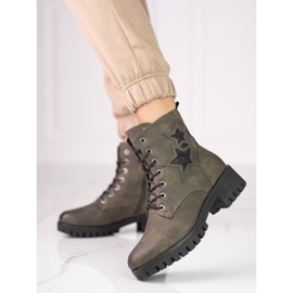 Ouvrières de Shelovet sur un poste bas vert 1 Ouvrières de Shelovet sur un poste bas vert 1