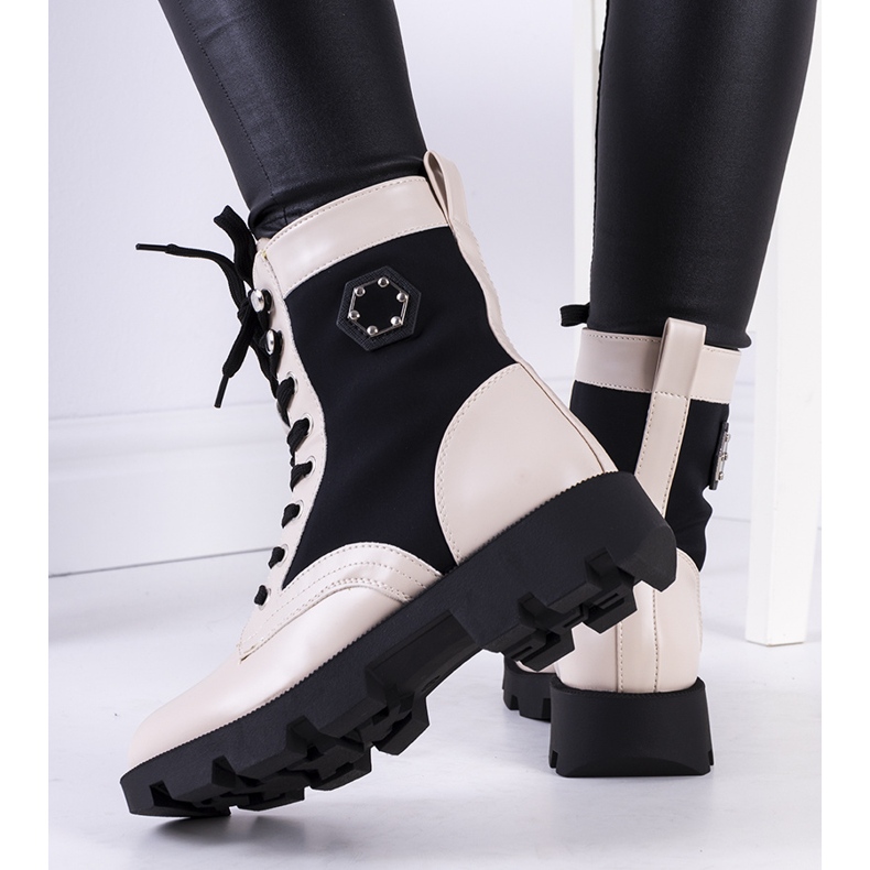 Bottes beiges de Keld le noir 1
