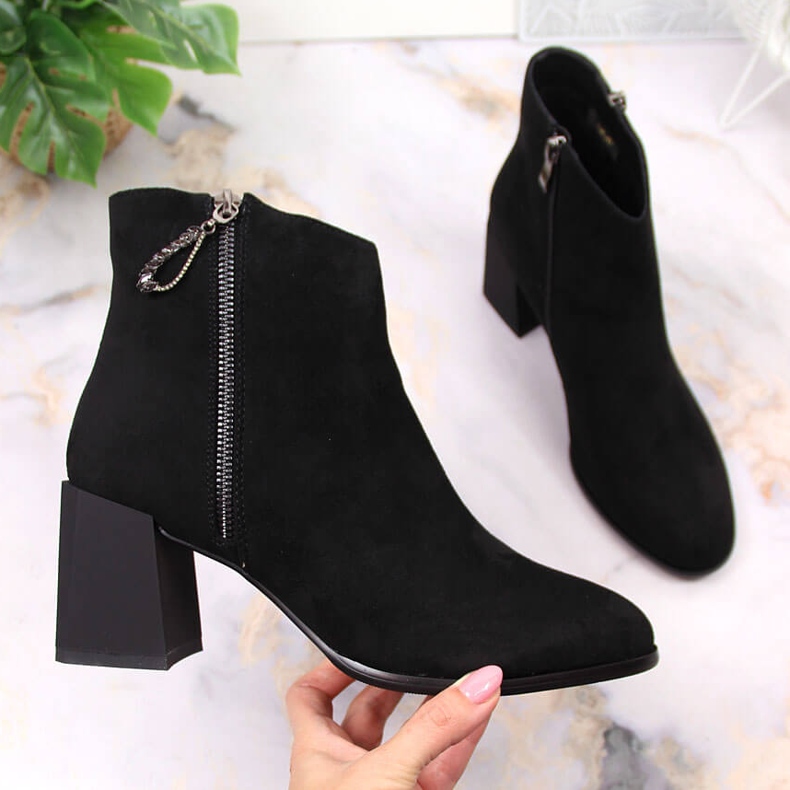 S.Barski Bottes pour femmes sur un bloc de daim noir par S. Bararski 1