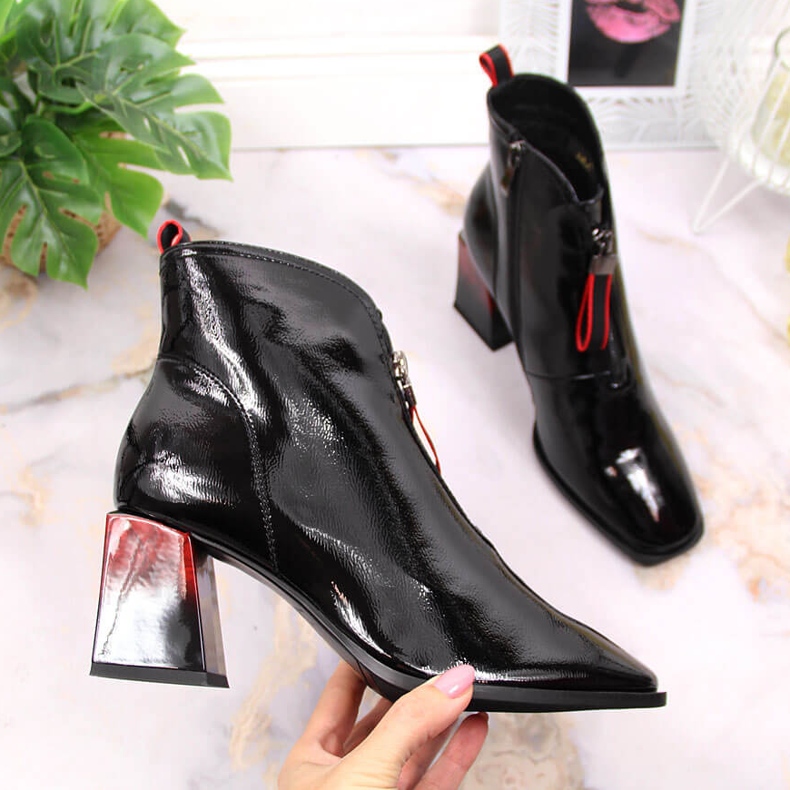 S.Barski Bottes laquées isolées pour femmes avec talon décoratif S. Bararski OLI183 le noir 1