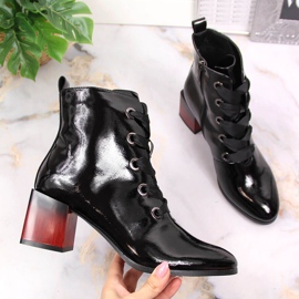 Bottes isolées pour femmes laquées avec un talon décoratif Potocki WOL99 le noir 1