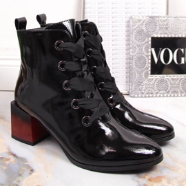 Bottes isolées pour femmes laquées avec un talon décoratif Potocki WOL99 le noir 2