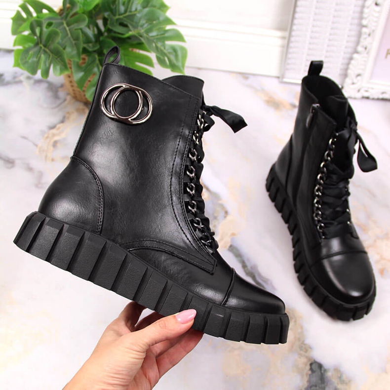 Ouvrières noires sur la plateforme Potocki 1