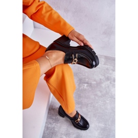 Chaussures en cuir sur un pilier avec un ornement doré noir Mikeyla le noir 7