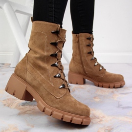 Bottes pour femmes isolées sur un bloc Jezzi camel brun 4