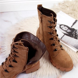 Bottes pour femmes isolées sur un bloc Jezzi camel brun 3