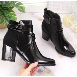 Bottes isolées Laura La.Fi noires avec fourrure sur un poteau 1