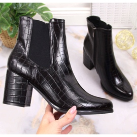 Bottes pour femmes sur le poteau de croco noir isolé Laura La.Fi le noir 1 Bottes pour femmes sur le poteau de croco noir isolé Laura La.Fi le noir 1
