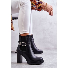 FE1 Bottes en cuir noir Maresol sur un poteau avec une ceinture décorative le noir 6