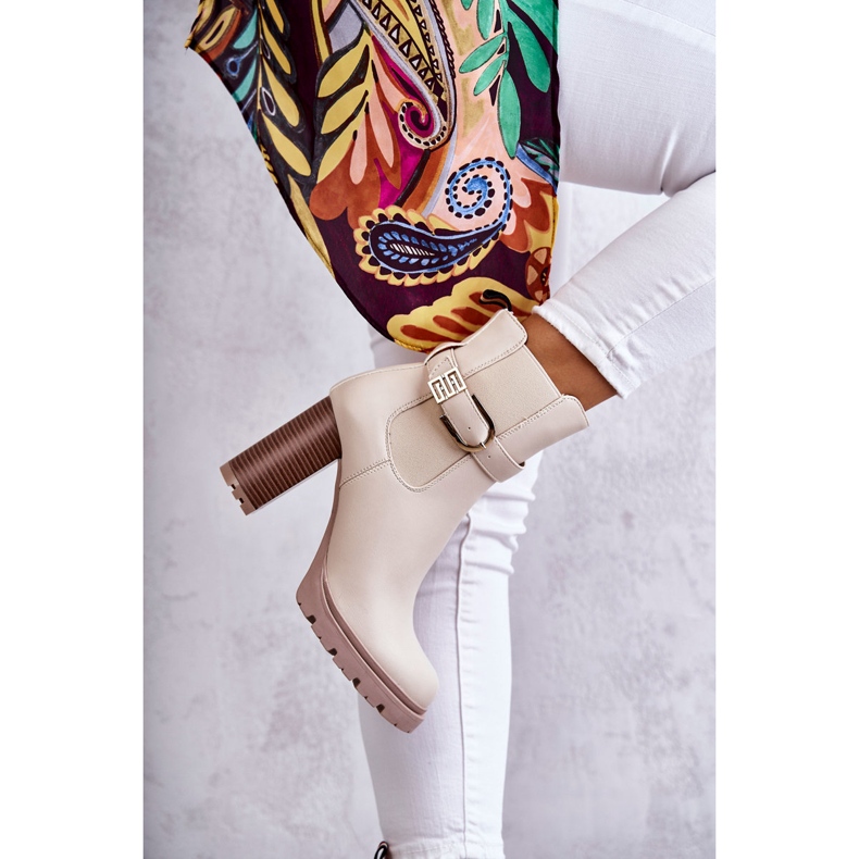 FE1 Bottes en cuir sur pilier avec ceinture décorative, beige Maresol 2