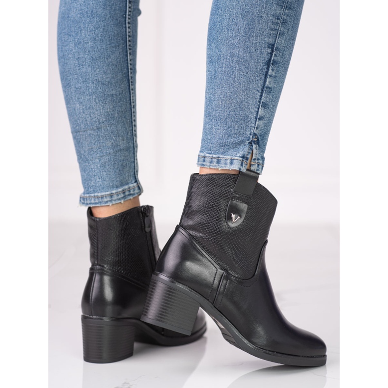 Bottes noires pour femmes sur un poteau bas S. Barski 1