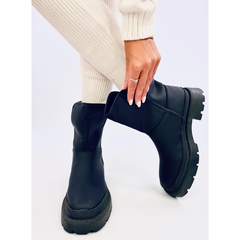 Lizzo Bottes de neige noires 2
